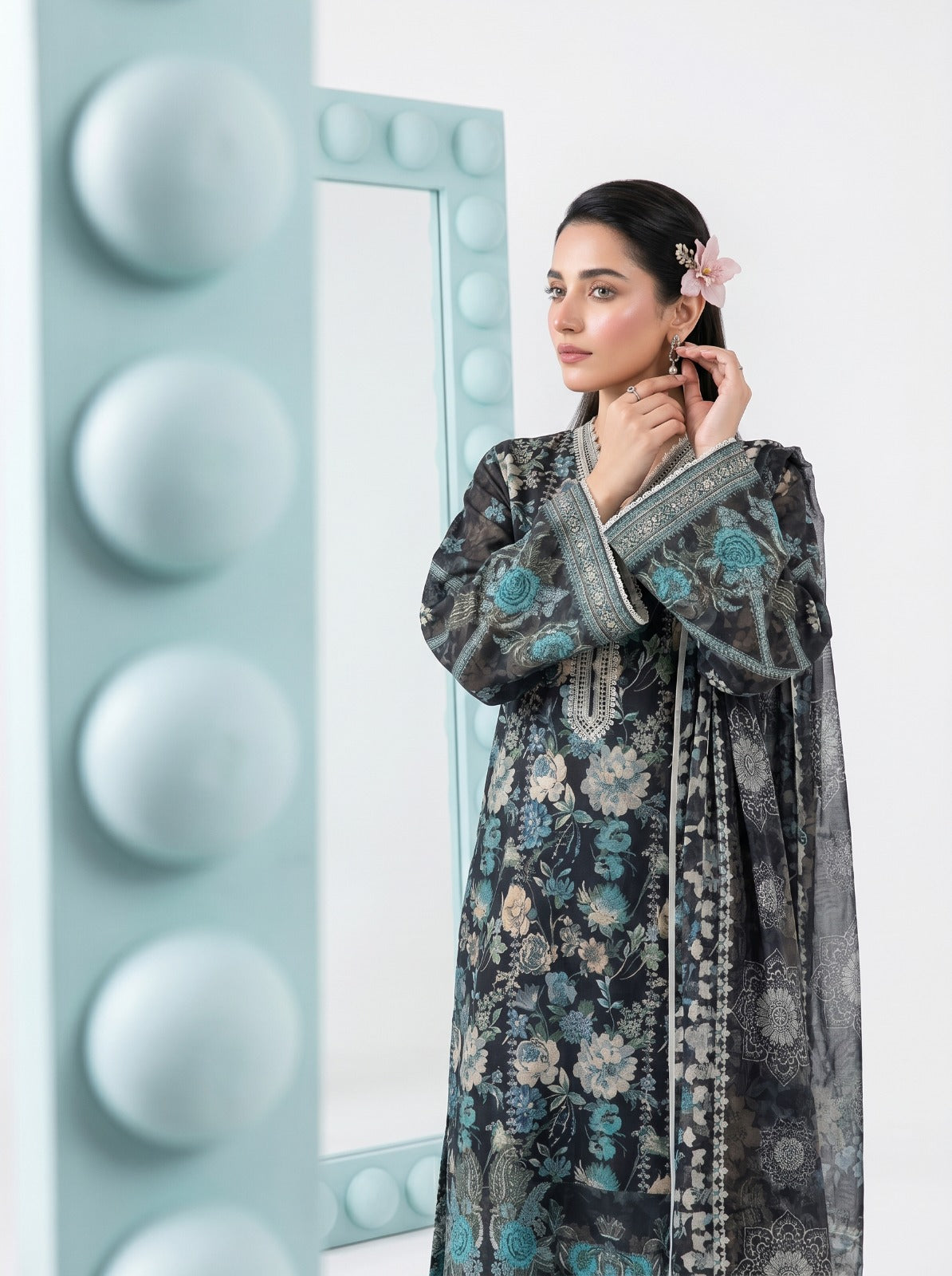3PC Crystal Embroidered Lawn