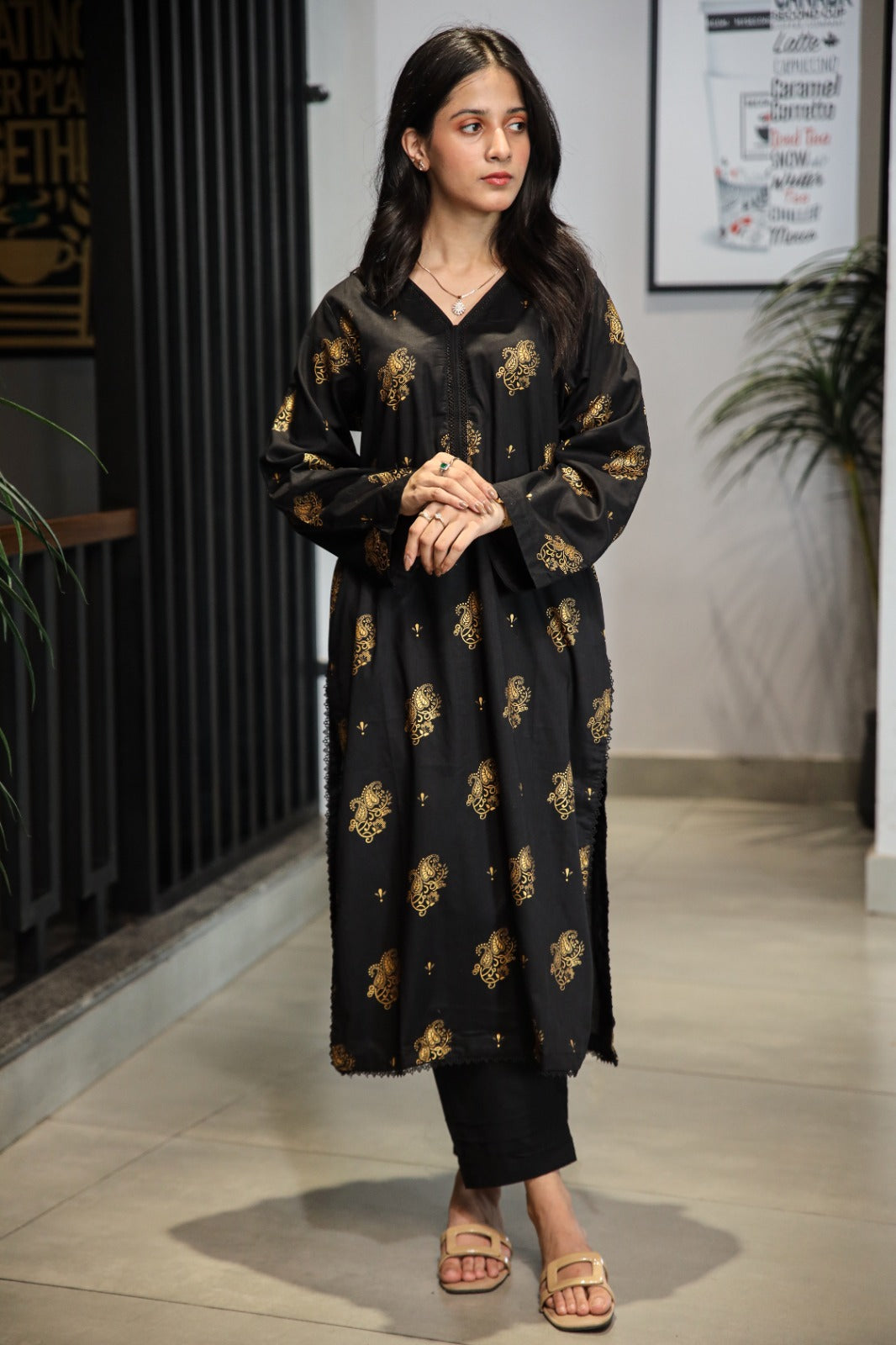 PEARL PERIUME LAWN STITCHED